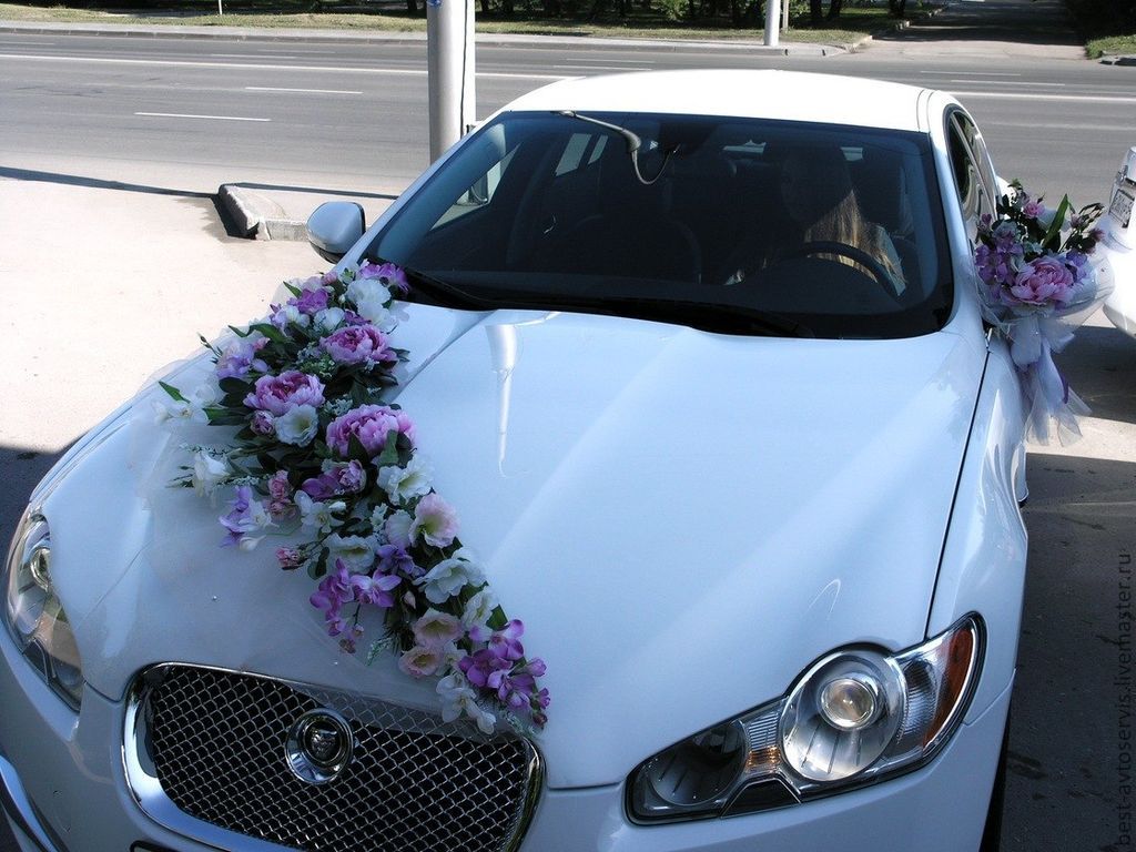 Ce decorați mașina de nuntă?