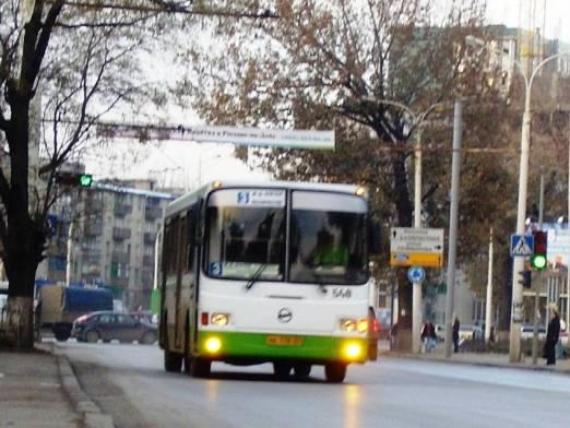 Câte autobuze sunt acolo?